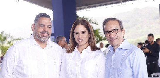 Arnaldo Bisonó, Giselle Leger y Luis Herrera.