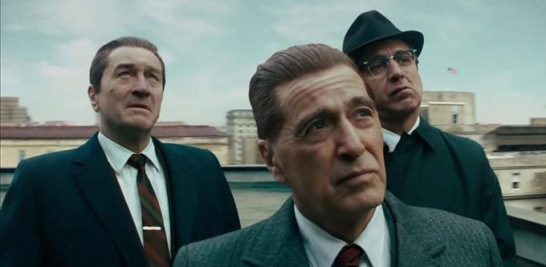 Robert De Niro, Al Pacino y Ray Romano, de izquierda a derecha, en una escena de El Irlandés (The Irishman). FOTOS: AP
