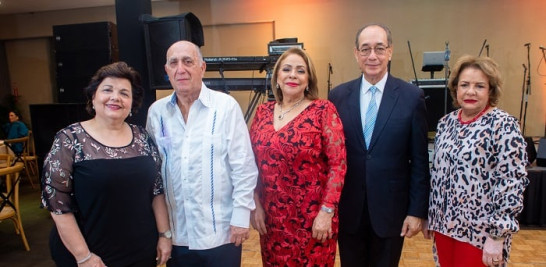 Linette de Pappaterra, José Manuel Pappaterra, Luisa de Aquino, Luis Felipe Aquino y Nieves Colombani.
