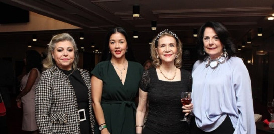 Jacqueline Morales, Eiléen Ho, Mirna Fiallo de Gutierrez y Chabela Estrella de Bisonó