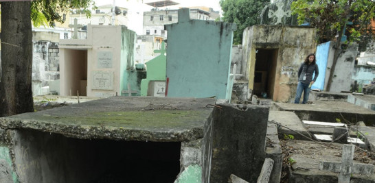 Las tumbas abiertas se ven durante el recorrido por cualquier camposanto de la capital. JOSÉ A. MALDONADO/ LD