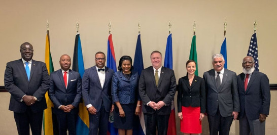 El secretario de Estado de los Estados Unidos (EE.UU.), Michael Pompeo, durante la foto con los líderes del Caribe reunidos en Kingston, Jamaica, ayer. FUENTE EXTERNA