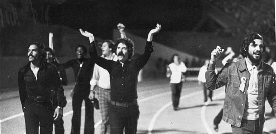 Los Guaraguao cuando se pasearon por la pista del Estadio Olímpico, en 1974.
