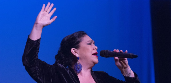 Maridalia Hernández fue la gran sorpresa de la noche, cautivando al público con su voz al interpretar varias canciones dedicadas a puertorriqueños y dominicanos.