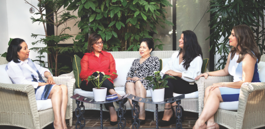 María Teresa Catrain, Maribel Villalona, Anita Yee, Cristina Pérez y Laura González. CORTESÍA DE LA FAMILIA