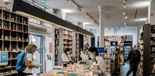 Una librería de Milán, el lunes 4 de mayo de 2020. (Alessandro Grassani/The New York Times)