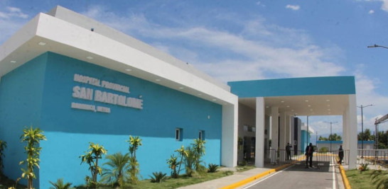 El presidente Danilo Medina inauguró dun moderno hospital privincial, en un acto donde lamentó no haber podido concluir numerosas obras que están en construcción.
