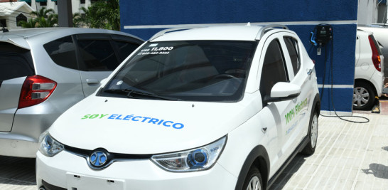 Un vehículo eléctrico contribuye a la preservación del medio ambiente.