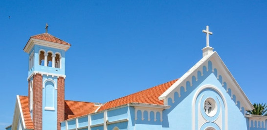 La iglesia de la Candelaria se destaca por su agradable tono azul celeste en la fachada. ISTOCK