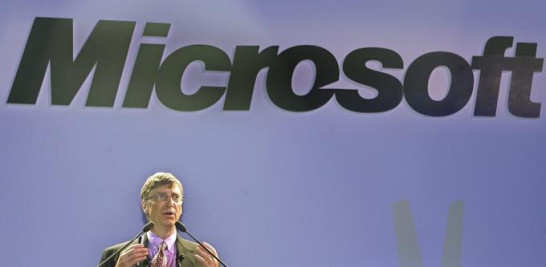 Bill Gates, durante el discurso que dictó sobre "La inspiración digital tailandesa" en el auditorio de la Real Marina Tailandesa, en Bangkok, Tailandia, en 2005. EFE/Rungroj Yongrit
