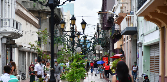 Los comercios de la antigua calle de El Conde han estado reportando bajas económicas, algo constatado en recorrido de reporteros de Listín Diario.