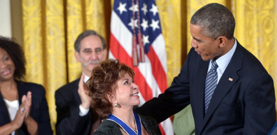 En 2014, el entonces presidente de los Estados Unidos, Barak Obama, le entregó la medalla de la libertad.