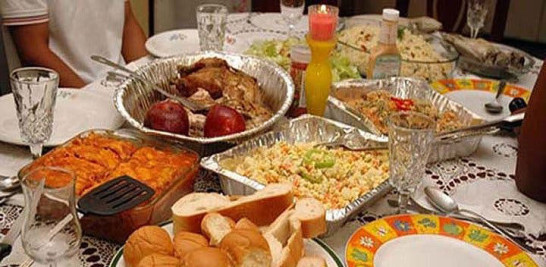 La tradición de la cena de Navidad en el hogar cristiano se realiza para conmemorar el nacimiento del niño Jesús.