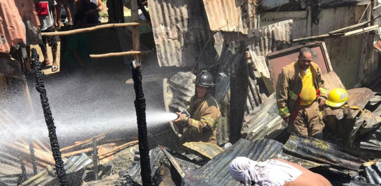 Incendios de viviendas en Santiago han dejado decenas de familias sin techo.