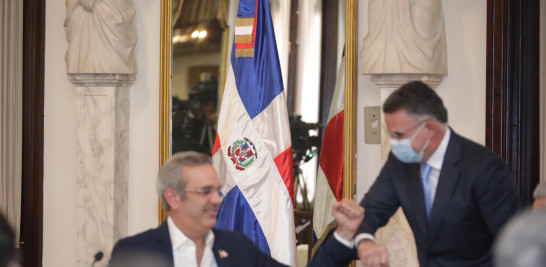 Luis Abinader junto al presidente del Conep, Pedro Brache.