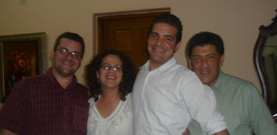 Dionisio, María Isabel, Armando y el doctor Dionisio Soldevila en una foto familiar.