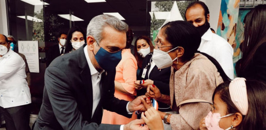 El presidente Luis Abinader acudió también a la inauguración del oficina local de la DGII.