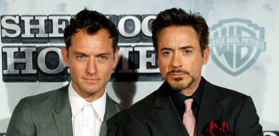 Los actores Jude Law (i) y Robert Downey Jr., ex "enfant terrible" de Hollywood, durante la presentación en Madrid de la película "Sherlock Holmes". El año próximo volverán con otra película sobre "Sherlock Holmes". EFE/ Manuel H. de León