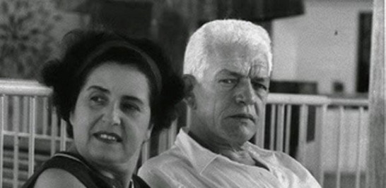 Doña Carmen Quidiello y el profesor Juan Bosch.
