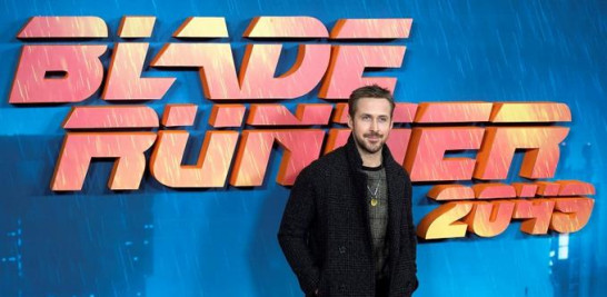 El actor Ryan Gosling posa durante el pase gráfico de la película "Blade Runner 2049" en Londres, Reino Unido en 2017. EFE/Will Oliver