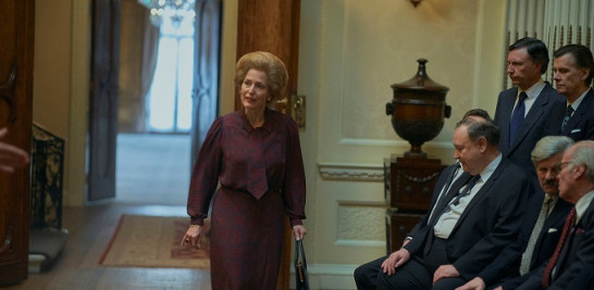 Margaret Thatcher (GILLIAN ANDERSON) en una escena de "The Crown" en Hedsor House. Foto:Des Willie/Netflix