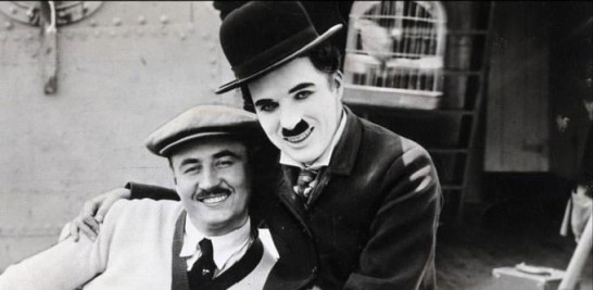 Chaplin con su hermano.