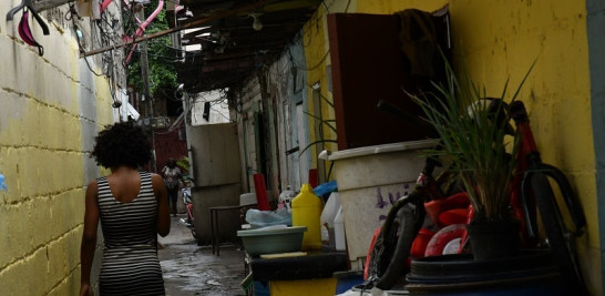 Las lluvias tornan la vida difícil en los callejones del sector Villa Juana de la capital. JORGE CRUZ /