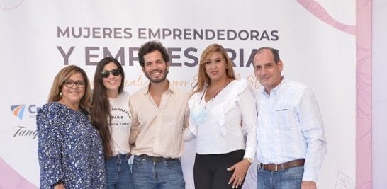 Carmen Sosa, Cristina Rodríguez, Miguel Alejandro Rodriguez, Alexandra Almazar y Luis Rodríguez Almanzar.