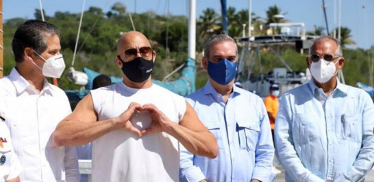 El presidente Luis Abinader y Vin Diesel, desmangado, el pasado 28 de enero en el municipio Luperón.