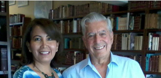 Vargas Llosa con la autora de la entrevista, Ana Godoy Cossío.