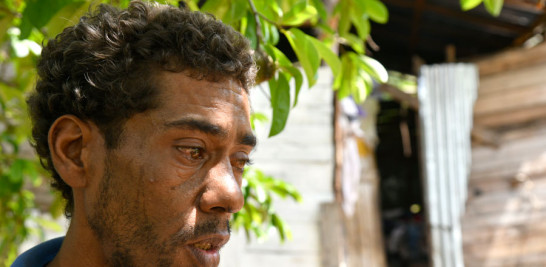 William Robles llora al hablar de sus hijos y la miseria en la que vive junto a ellos. JOSÉ ALBERTO MALDONADO/LD