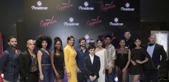 Elenco del filme "Hotel Coppelia" durante la premier en Caribbean Cinemas en Downtown Center.
