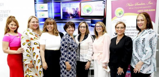 En la foto aparecen las directoras de los diferentes medios de comunicación dominicanos en Central Florida, Anna Jiménez, Yesenia Toribio, Matty Frías, Diana Mejía, Heidy de la Cruz y Mayra La Paz.