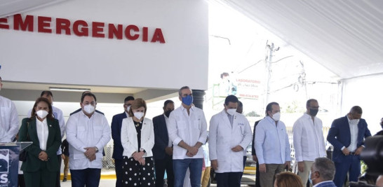 Abinader entregó la emergencia remodelada del hospital de Pimentel. /ALBERTO LIRANZO