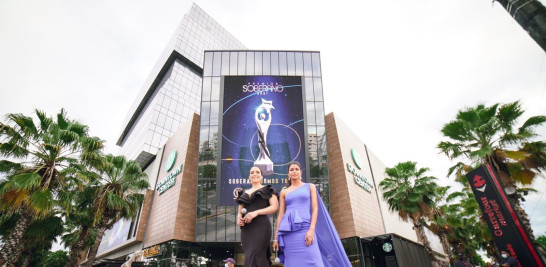La transmisión de las nominaciones fue conducida por los comunicadores Isaura Taveras y Evelyna Rodríguez desde Downtown Center.