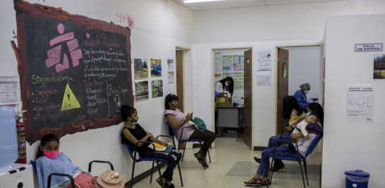 La ONG Médicos sin Fronteras ofrece métodos anticonceptivos gratuitos, principalmente para adolescentes, en un país donde tienen precios prohibitivamente altos. Pedro Rances Mattey / AFP
