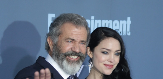 3.-Mel Gibson junto a Rosalind Ross. EFE/EPA/MIKE NELSON