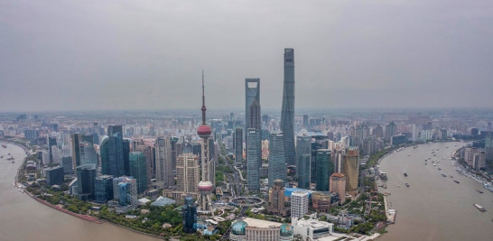 5.-Una foto aérea del paseo marítimo del Bund en Shanghái, China,. EFE/EPA/Alex Plavevski