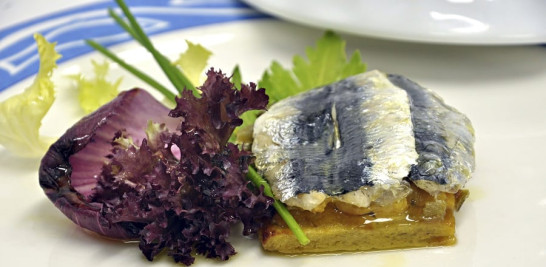 2.-Fotografía facilitada por Abba Comunicación del plato coca de sardinas con orejones y pasas, del restaurante madrileño Viridiana. Foto cedida