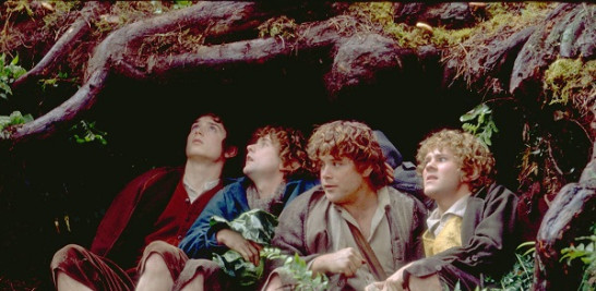 Escena de la película de Peter Jackson "El señor de los anillos", basada en la trilogía de JRR Tolkien. En la imagen el actor Elijah Wood, Billy Boyd, Sean Astin (i-d), caracterizados de hobbits, durante la película. EFE / Aurum Producciones