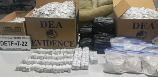 Casi 40 libras de heroína y fentanilo incautadas por las autoridades. (crédito: CBS / Grupo T-22 de la Fuerza de Tarea Antidrogas de Nueva York)