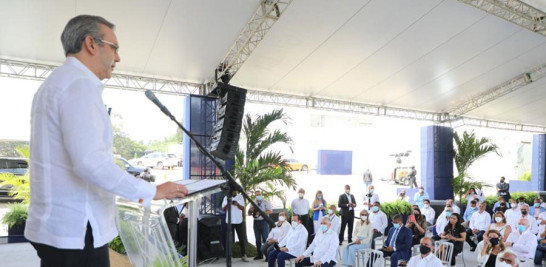 Al hablar en el acto, el presidente Luis Abinader destacó los aportes que hace a la economía nacional la APAP, principalmente en el sector de la construcción. ONELIO DOMÍNGUEZ/LD