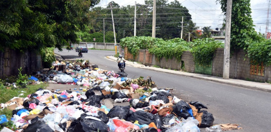 Vecinos se quejaron de que los camiones recolectores no pasan por sus calles. FOTOS: JOSÉ A. MALDONADO/LISTÍN DIARIO