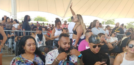 Una fotografía que recoge algunos de los dominicanos que estuvieron participando del festival en Miramar, quienes admiten que "botaron el estrés".