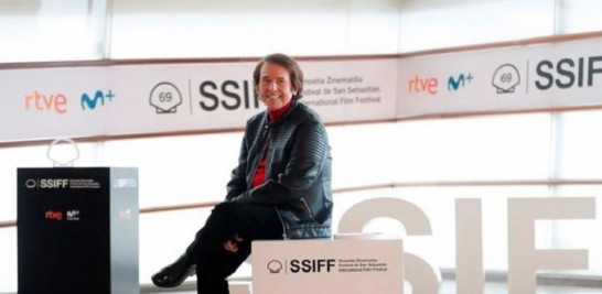 Raphael posa durante la presentación del documental biográfico "Raphaelismo", dentro de la 69 Edición del Festival Internacional de Cine de San Sebastián. (Juan Herrero, EFE)