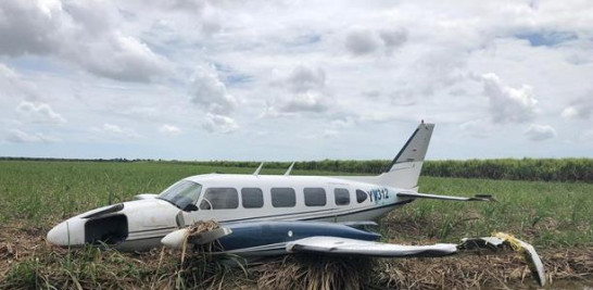 5 de abril de 2019. Avioneta hallada tras aterrizaje irregular en una área cañera de la provincia La Altagracia.
