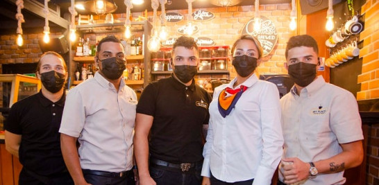 Equipo My Place Coffee & Grill.