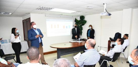 Presentación de acreditaciones para escuelas de choferes. / Fuente externa