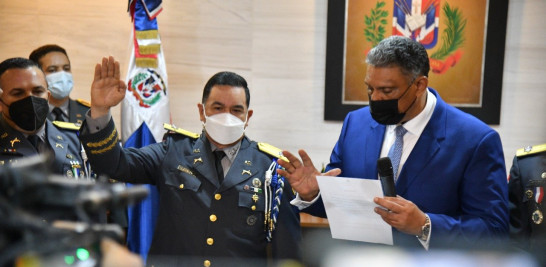 El director de la Policía Nacional, Eduardo Alberto Then, al ser juramentado la tarde del lunes.