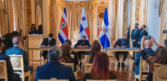 Los presidentes Luis Abinader, de República Dominicana, Carlos Alvarado, de Costa Rica, y Laurentino Cortizo, firmaron ayer una declaración conjunta.
